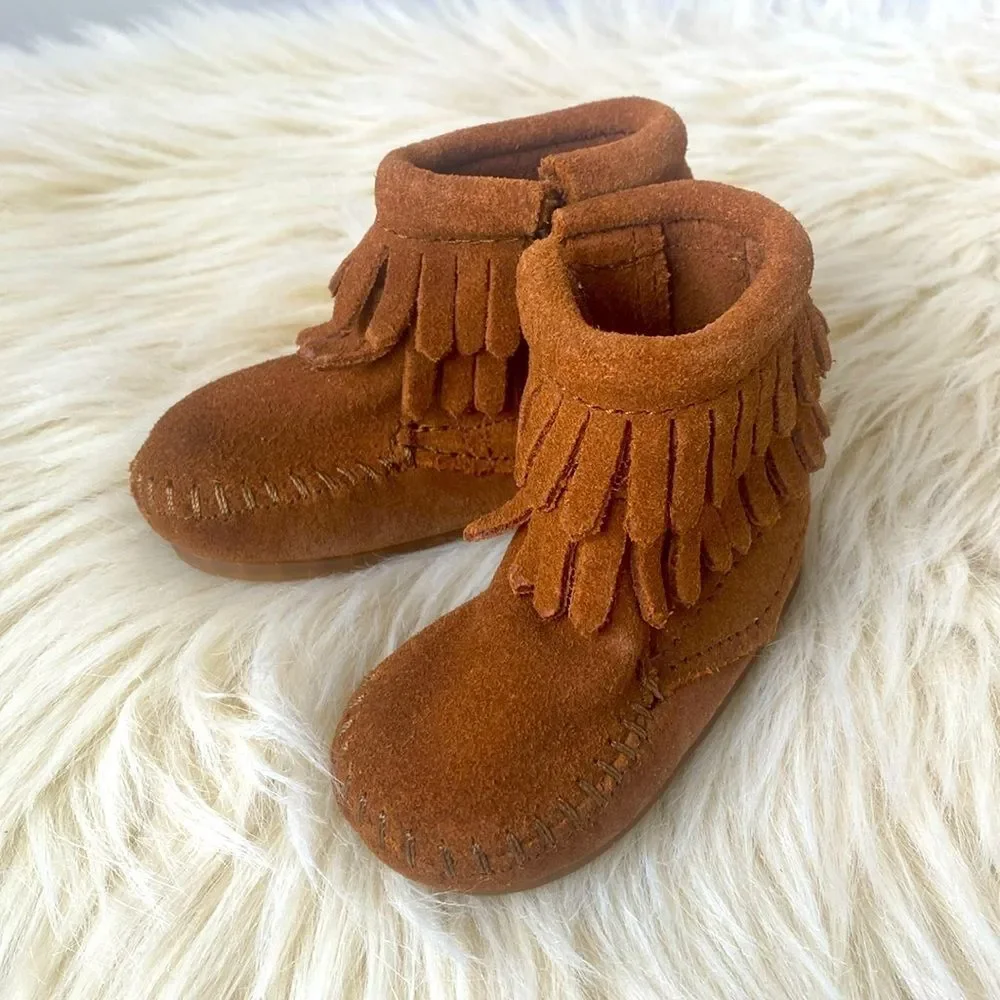 Minnetonka baby fringe booties Size 1 with zip up - New w/o tag
